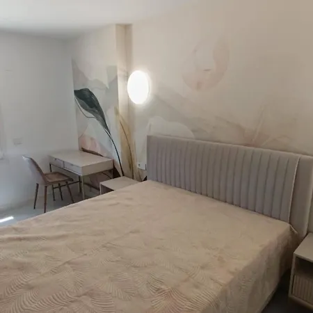 Lena , First Line And Bbq ,punta Prima, Posidonia *