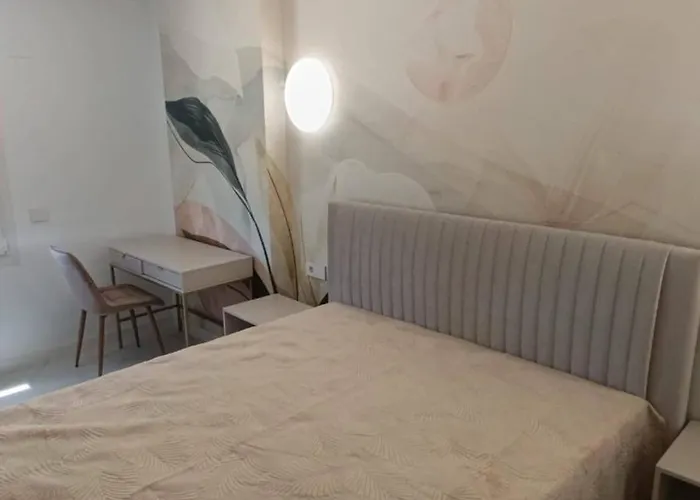 Lena , First Line And Bbq ,punta Prima, Posidonia *